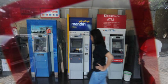 Kuras Uang dari ATM Milik 2 Temannya, Wanita Cantik Diciduk Polisi